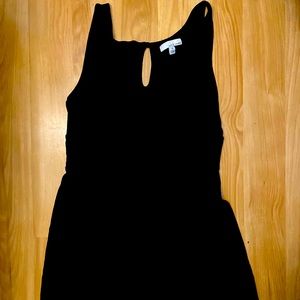 Lucy and Laurel Black v-neck cocktail dress-size medium